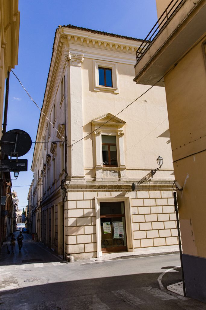 Il Palazzo Dèlfico e la Biblioteca - Teramo